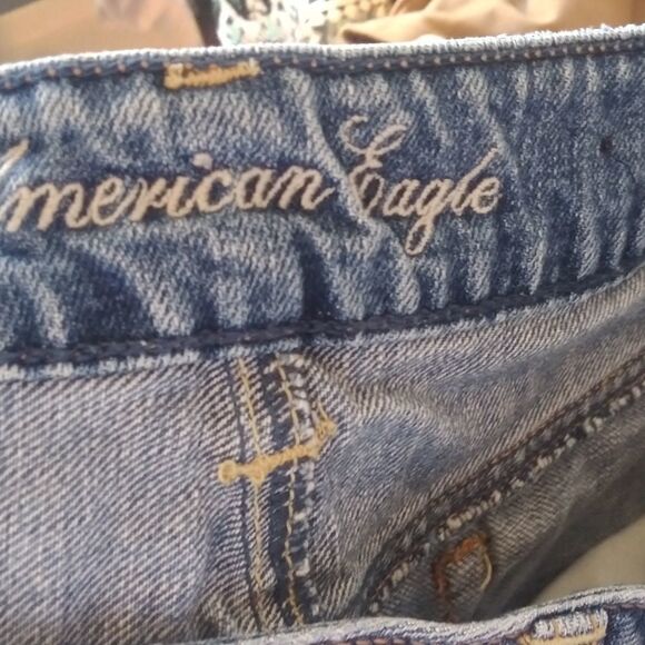 AE Great looking pair of cut-off shorts Sz 0 - Picture 2 of 10